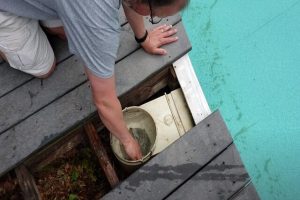 Pomona Pool Cleaning technician cleaning the valve