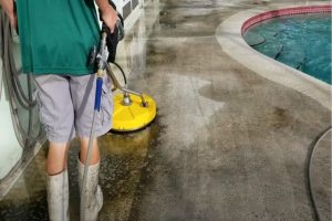 Pomona Pool Cleaning technician doing pool deck cleanup