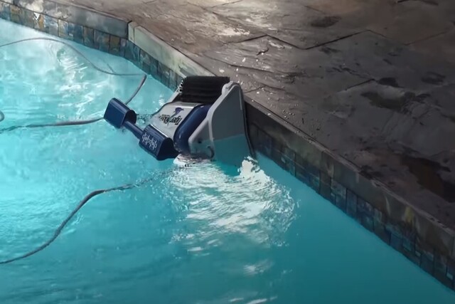 Pomona Pool Cleaning robotic pool cleaning machine